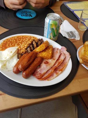 Missy’s Cafe and Baguette Bar