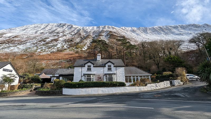 Ty'n y Cornel Hotel & Restaurant